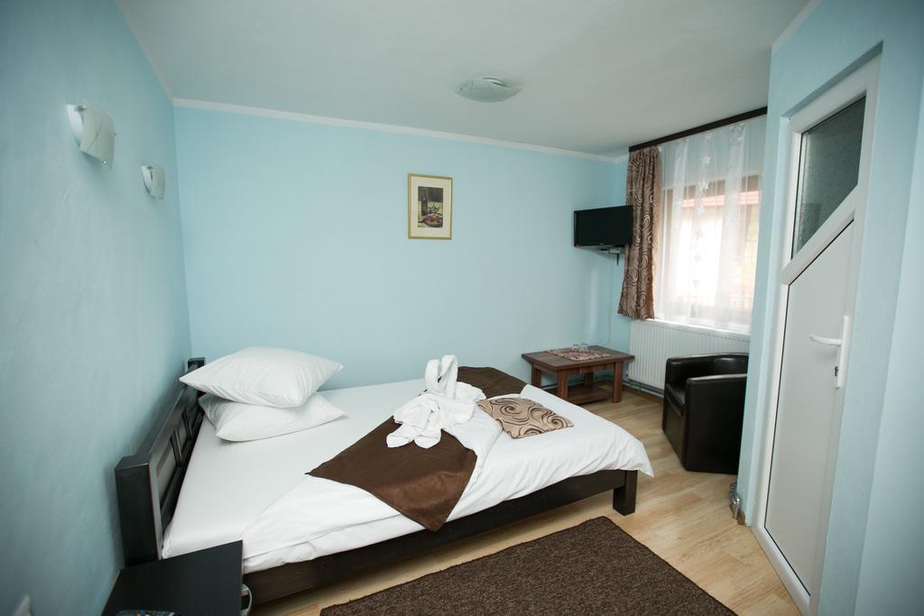 Pensiunea Viki Tău Bistra Exterior photo
